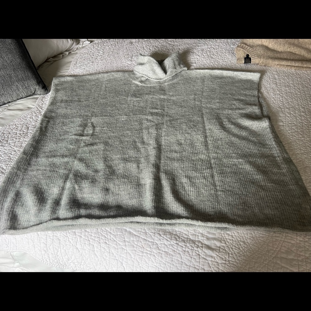 Universal Threads gray knit sweater poncho